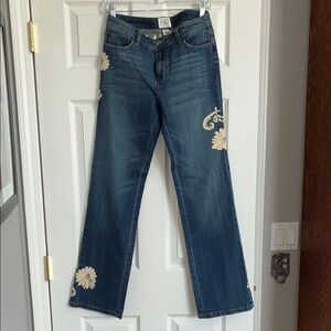 White House Black Market (Blanc)Denim Boot Cut Jeans with Cream Floral Design